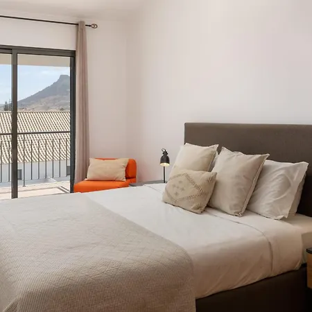 Nyaraló Marantemar By An Island *